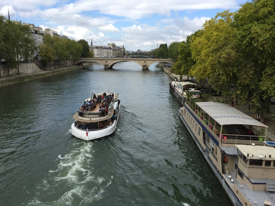 The Best Boat Bars and Riverfront Nightlife in Paris